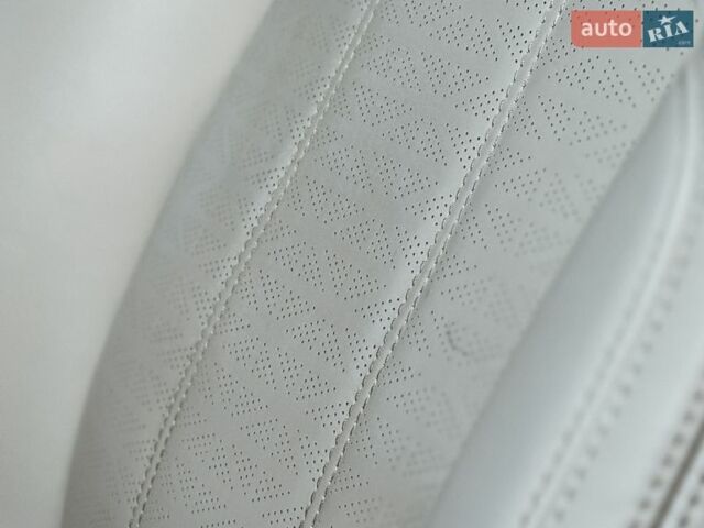 Черный Ленд Ровер Рендж Ровер Велар, объемом двигателя 2 л и пробегом 136 тыс. км за 53000 $, фото 46 на Automoto.ua