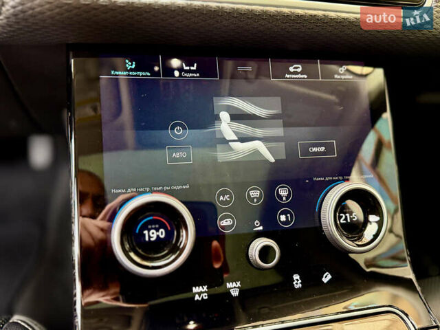 Черный Ленд Ровер Рендж Ровер Велар, объемом двигателя 2 л и пробегом 90 тыс. км за 39999 $, фото 79 на Automoto.ua