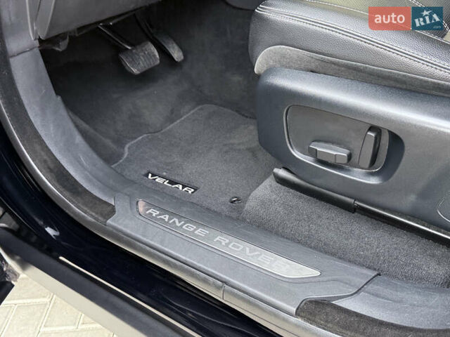 Черный Ленд Ровер Рендж Ровер Велар, объемом двигателя 2 л и пробегом 90 тыс. км за 39999 $, фото 99 на Automoto.ua