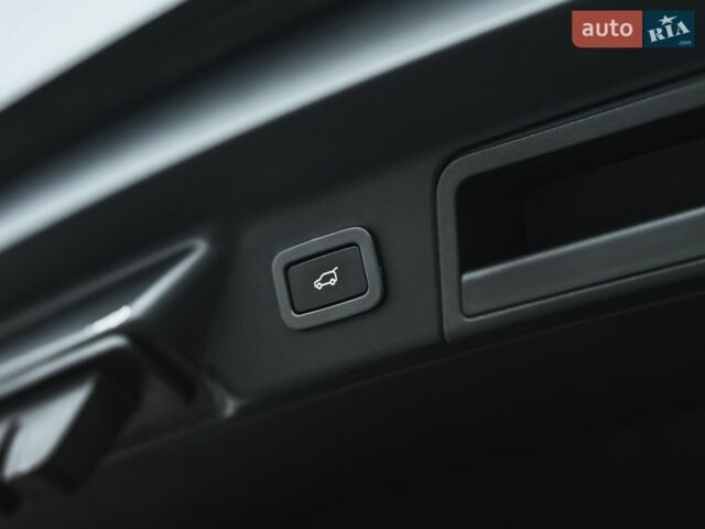 Черный Ленд Ровер Рендж Ровер Велар, объемом двигателя 2 л и пробегом 136 тыс. км за 53000 $, фото 52 на Automoto.ua