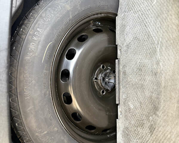 Черный Ленд Ровер Рендж Ровер Велар, объемом двигателя 2 л и пробегом 90 тыс. км за 39999 $, фото 59 на Automoto.ua