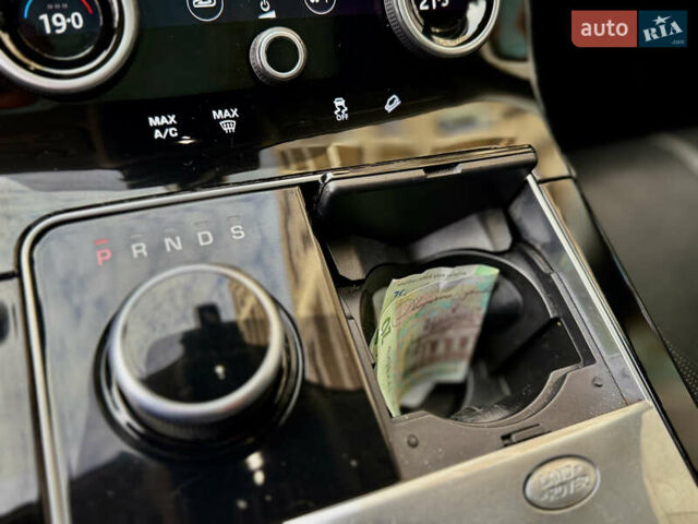 Черный Ленд Ровер Рендж Ровер Велар, объемом двигателя 2 л и пробегом 90 тыс. км за 39999 $, фото 82 на Automoto.ua