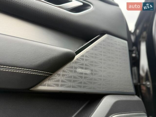 Черный Ленд Ровер Рендж Ровер Велар, объемом двигателя 2 л и пробегом 60 тыс. км за 39500 $, фото 28 на Automoto.ua