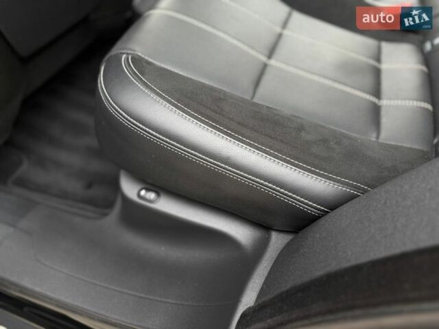 Черный Ленд Ровер Рендж Ровер Велар, объемом двигателя 2 л и пробегом 60 тыс. км за 39500 $, фото 55 на Automoto.ua