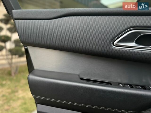 Черный Ленд Ровер Рендж Ровер Велар, объемом двигателя 2 л и пробегом 60 тыс. км за 39500 $, фото 27 на Automoto.ua