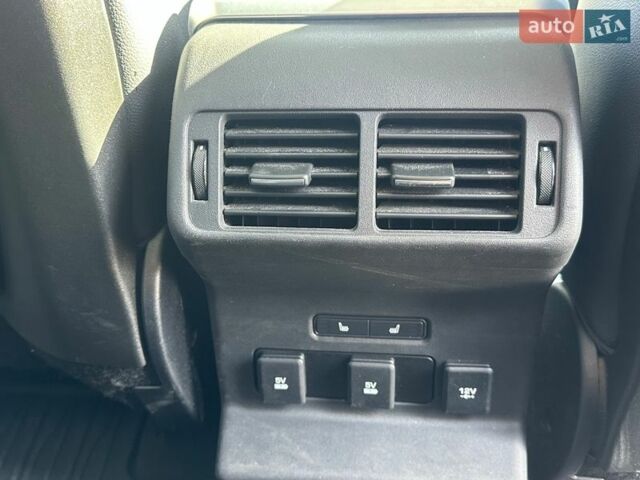 Чорний Ленд Ровер Рендж Ровер Велар, об'ємом двигуна 3 л та пробігом 76 тис. км за 33500 $, фото 13 на Automoto.ua