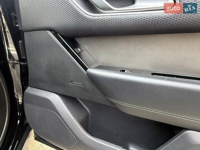 Черный Ленд Ровер Рендж Ровер Велар, объемом двигателя 2 л и пробегом 90 тыс. км за 39999 $, фото 53 на Automoto.ua