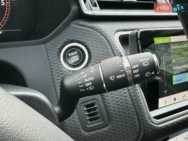 Чорний Ленд Ровер Рендж Ровер Велар, об'ємом двигуна 2 л та пробігом 114 тис. км за 34200 $, фото 36 на Automoto.ua