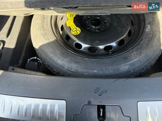 Чорний Ленд Ровер Рендж Ровер Велар, об'ємом двигуна 3 л та пробігом 175 тис. км за 29800 $, фото 24 на Automoto.ua