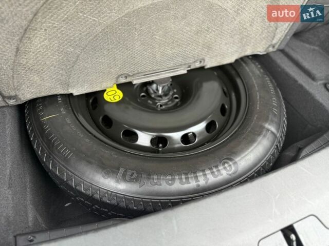 Черный Ленд Ровер Рендж Ровер Велар, объемом двигателя 2 л и пробегом 60 тыс. км за 39500 $, фото 63 на Automoto.ua