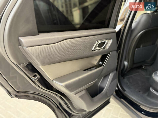 Черный Ленд Ровер Рендж Ровер Велар, объемом двигателя 2 л и пробегом 90 тыс. км за 39999 $, фото 74 на Automoto.ua