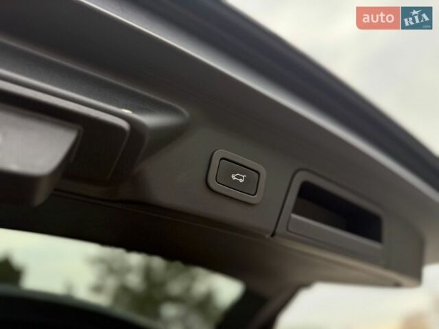 Черный Ленд Ровер Рендж Ровер Велар, объемом двигателя 2 л и пробегом 60 тыс. км за 39500 $, фото 64 на Automoto.ua