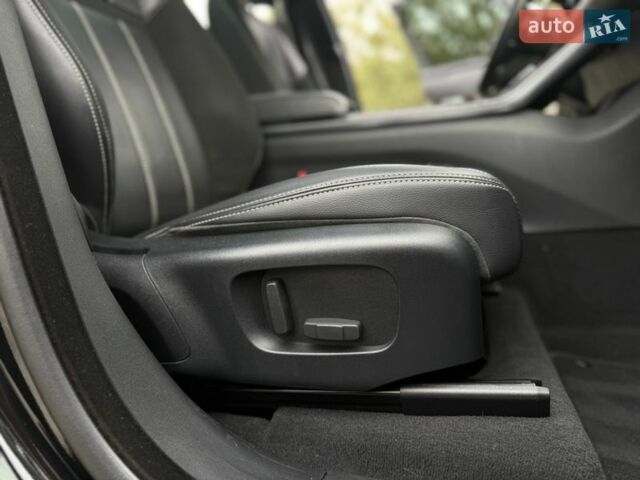 Черный Ленд Ровер Рендж Ровер Велар, объемом двигателя 2 л и пробегом 60 тыс. км за 39500 $, фото 69 на Automoto.ua
