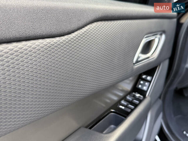 Черный Ленд Ровер Рендж Ровер Велар, объемом двигателя 2 л и пробегом 90 тыс. км за 39999 $, фото 100 на Automoto.ua