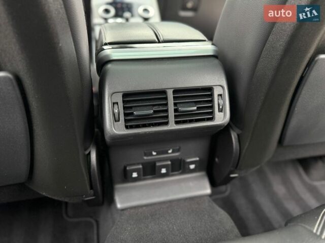 Черный Ленд Ровер Рендж Ровер Велар, объемом двигателя 2 л и пробегом 60 тыс. км за 39500 $, фото 59 на Automoto.ua