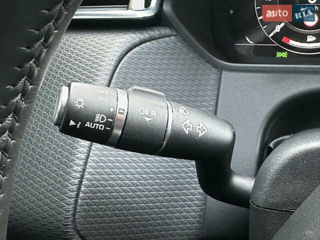 Чорний Ленд Ровер Рендж Ровер Велар, об'ємом двигуна 2 л та пробігом 114 тис. км за 34200 $, фото 35 на Automoto.ua