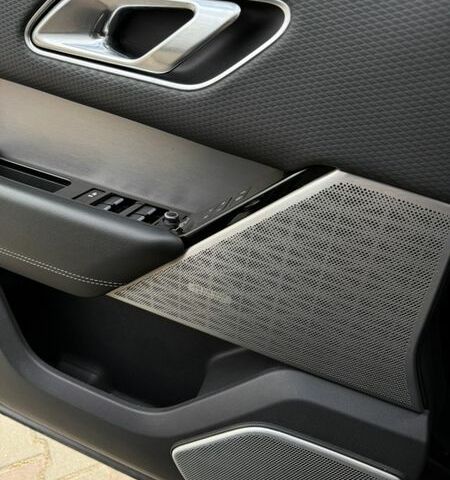 Чорний Ленд Ровер Рендж Ровер Велар, об'ємом двигуна 2 л та пробігом 105 тис. км за 36500 $, фото 15 на Automoto.ua