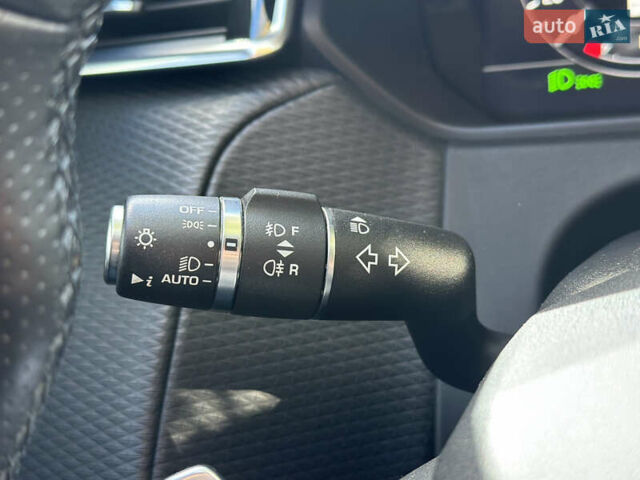 Чорний Ленд Ровер Рендж Ровер Велар, об'ємом двигуна 2 л та пробігом 83 тис. км за 32900 $, фото 42 на Automoto.ua