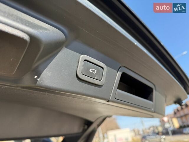 Чорний Ленд Ровер Рендж Ровер Велар, об'ємом двигуна 3 л та пробігом 175 тис. км за 29800 $, фото 23 на Automoto.ua