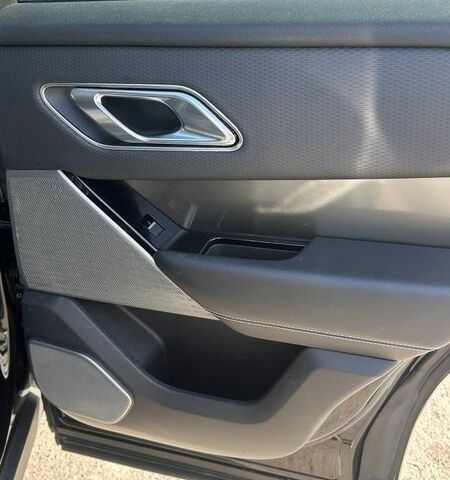 Чорний Ленд Ровер Рендж Ровер Велар, об'ємом двигуна 3 л та пробігом 76 тис. км за 33500 $, фото 15 на Automoto.ua