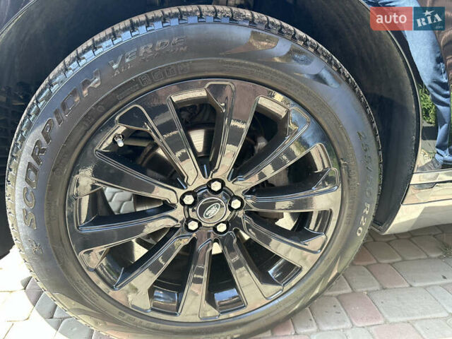 Черный Ленд Ровер Рендж Ровер Велар, объемом двигателя 2 л и пробегом 99 тыс. км за 36999 $, фото 13 на Automoto.ua