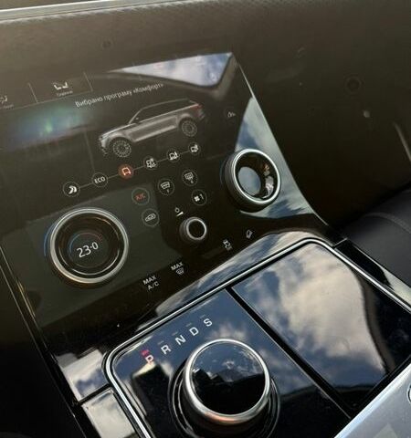 Чорний Ленд Ровер Рендж Ровер Велар, об'ємом двигуна 2 л та пробігом 105 тис. км за 36500 $, фото 11 на Automoto.ua