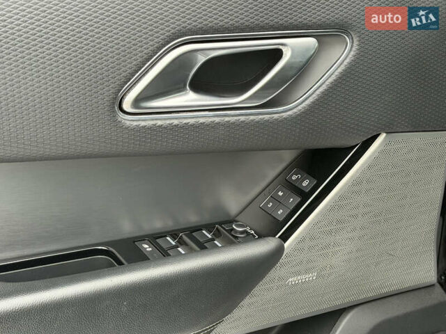 Чорний Ленд Ровер Рендж Ровер Велар, об'ємом двигуна 2.99 л та пробігом 74 тис. км за 49000 $, фото 51 на Automoto.ua