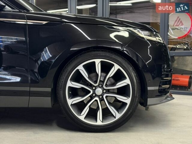 Чорний Ленд Ровер Рендж Ровер Велар, об'ємом двигуна 2.99 л та пробігом 74 тис. км за 49000 $, фото 4 на Automoto.ua