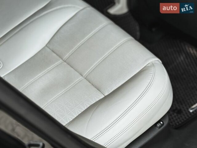 Черный Ленд Ровер Рендж Ровер Велар, объемом двигателя 2 л и пробегом 136 тыс. км за 53000 $, фото 42 на Automoto.ua