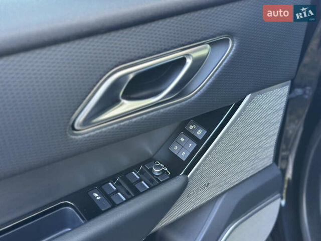 Чорний Ленд Ровер Рендж Ровер Велар, об'ємом двигуна 2 л та пробігом 83 тис. км за 32900 $, фото 38 на Automoto.ua