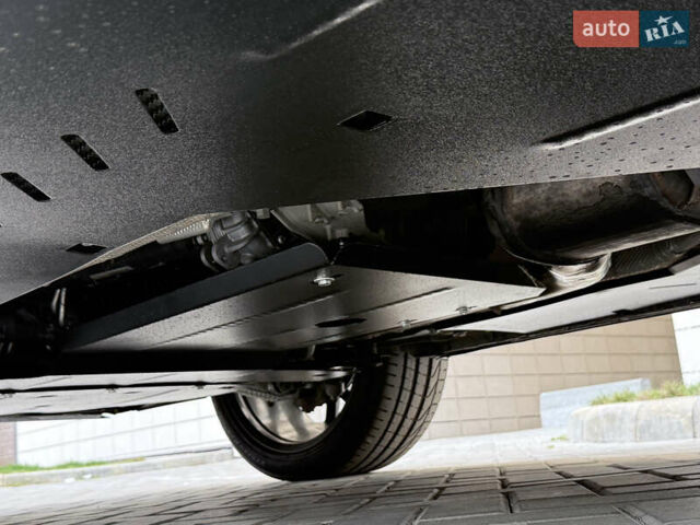 Черный Ленд Ровер Рендж Ровер Велар, объемом двигателя 2 л и пробегом 90 тыс. км за 39999 $, фото 35 на Automoto.ua