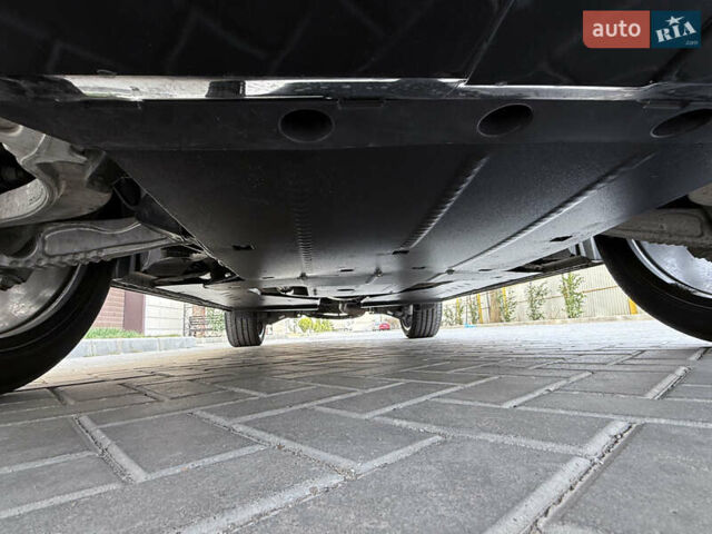 Черный Ленд Ровер Рендж Ровер Велар, объемом двигателя 2 л и пробегом 90 тыс. км за 39999 $, фото 39 на Automoto.ua