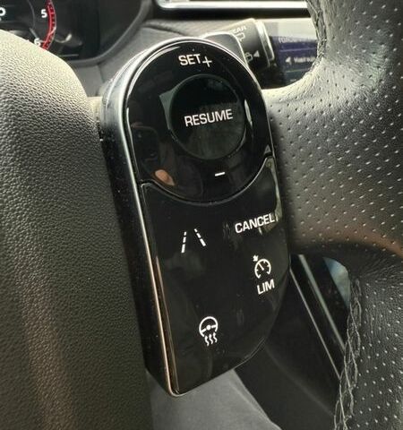 Чорний Ленд Ровер Рендж Ровер Велар, об'ємом двигуна 2 л та пробігом 105 тис. км за 36500 $, фото 20 на Automoto.ua