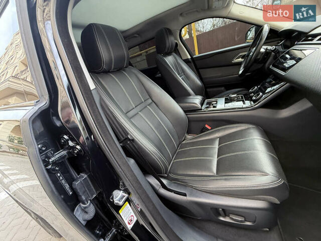 Черный Ленд Ровер Рендж Ровер Велар, объемом двигателя 2 л и пробегом 90 тыс. км за 39999 $, фото 51 на Automoto.ua