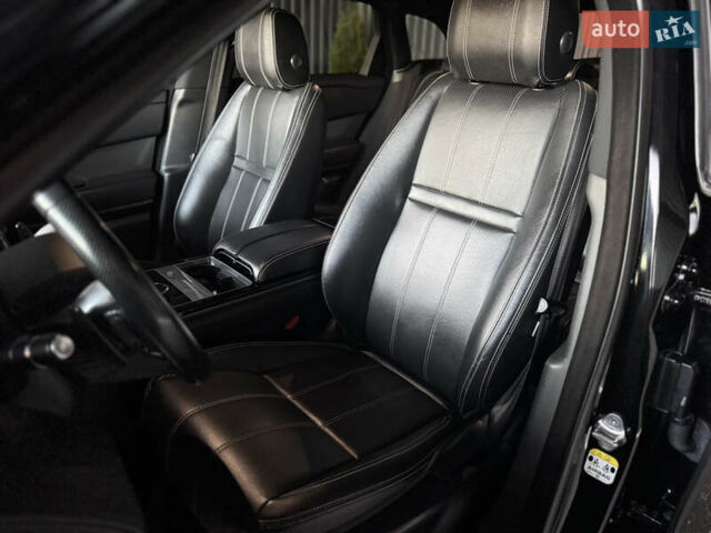 Черный Ленд Ровер Рендж Ровер Велар, объемом двигателя 2 л и пробегом 112 тыс. км за 39999 $, фото 13 на Automoto.ua