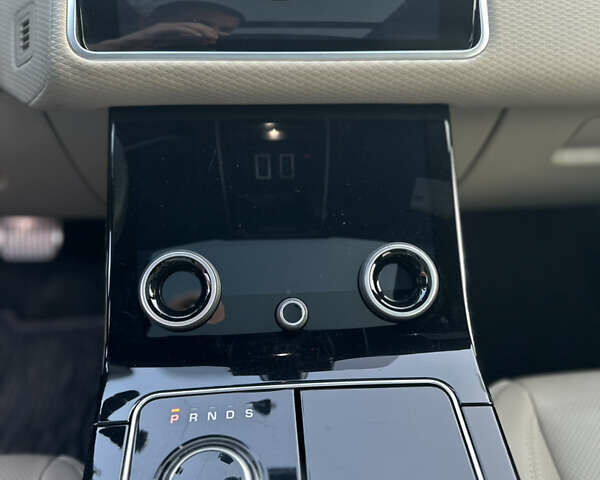 Черный Ленд Ровер Рендж Ровер Велар, объемом двигателя 2 л и пробегом 99 тыс. км за 36999 $, фото 16 на Automoto.ua