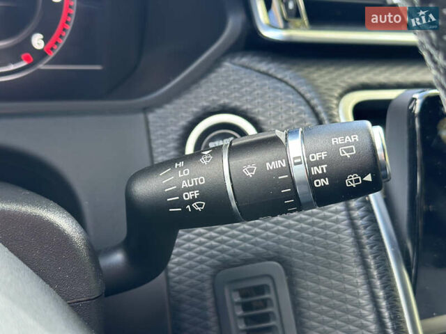 Чорний Ленд Ровер Рендж Ровер Велар, об'ємом двигуна 2 л та пробігом 83 тис. км за 32900 $, фото 43 на Automoto.ua