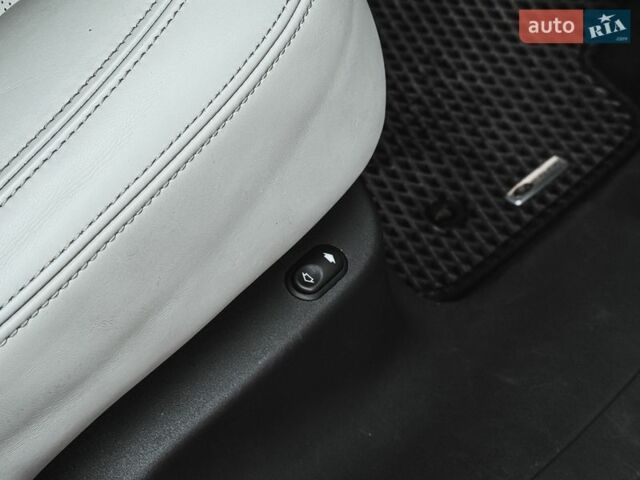 Черный Ленд Ровер Рендж Ровер Велар, объемом двигателя 2 л и пробегом 136 тыс. км за 53000 $, фото 47 на Automoto.ua