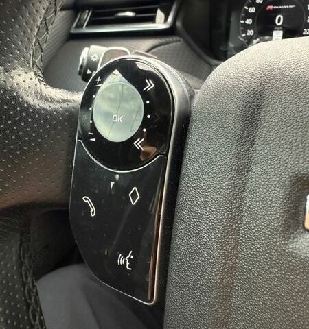 Чорний Ленд Ровер Рендж Ровер Велар, об'ємом двигуна 2 л та пробігом 105 тис. км за 36500 $, фото 21 на Automoto.ua