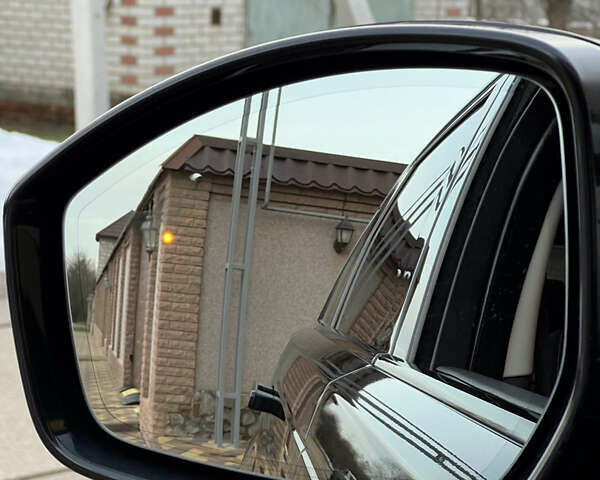 Чорний Ленд Ровер Рендж Ровер Велар, об'ємом двигуна 2.99 л та пробігом 68 тис. км за 49000 $, фото 9 на Automoto.ua