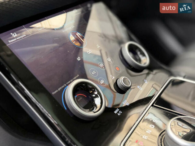 Черный Ленд Ровер Рендж Ровер Велар, объемом двигателя 2 л и пробегом 90 тыс. км за 39999 $, фото 89 на Automoto.ua