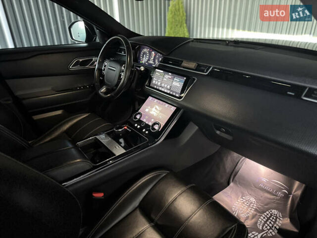 Черный Ленд Ровер Рендж Ровер Велар, объемом двигателя 2 л и пробегом 112 тыс. км за 39999 $, фото 10 на Automoto.ua