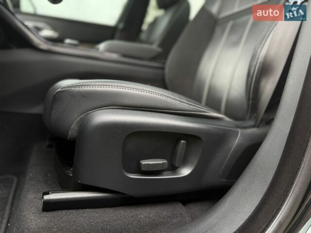 Черный Ленд Ровер Рендж Ровер Велар, объемом двигателя 2 л и пробегом 60 тыс. км за 39500 $, фото 30 на Automoto.ua