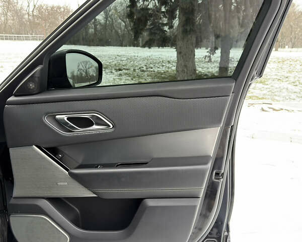 Чорний Ленд Ровер Рендж Ровер Велар, об'ємом двигуна 2.99 л та пробігом 74 тис. км за 49000 $, фото 55 на Automoto.ua