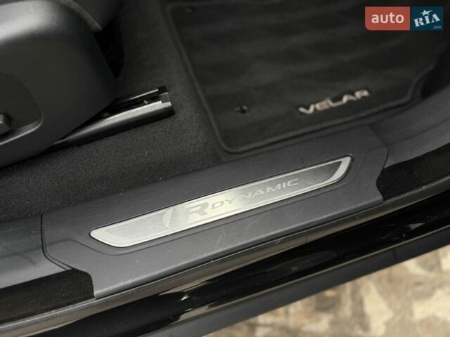Черный Ленд Ровер Рендж Ровер Велар, объемом двигателя 2 л и пробегом 60 тыс. км за 39500 $, фото 68 на Automoto.ua