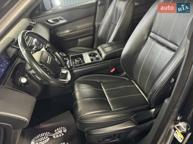 Черный Ленд Ровер Рендж Ровер Велар, объемом двигателя 2 л и пробегом 112 тыс. км за 39999 $, фото 16 на Automoto.ua