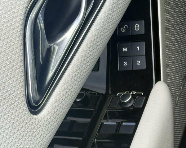 Черный Ленд Ровер Рендж Ровер Велар, объемом двигателя 3 л и пробегом 133 тыс. км за 22100 $, фото 18 на Automoto.ua