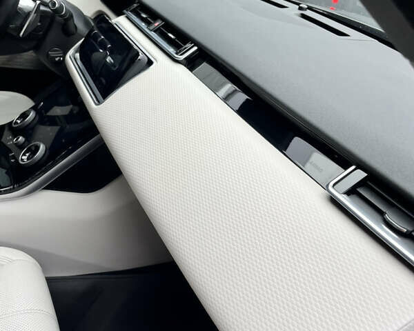 Чорний Ленд Ровер Рендж Ровер Велар, об'ємом двигуна 2 л та пробігом 91 тис. км за 39500 $, фото 31 на Automoto.ua