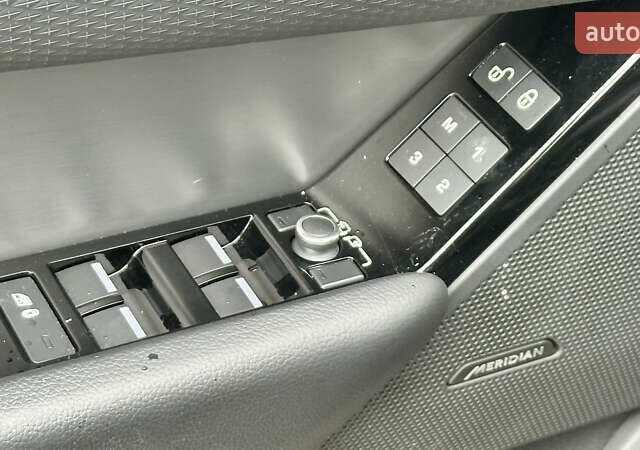 Черный Ленд Ровер Рендж Ровер Велар, объемом двигателя 2 л и пробегом 112 тыс. км за 34999 $, фото 25 на Automoto.ua