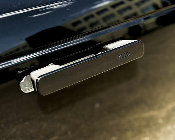 Чорний Ленд Ровер Рендж Ровер Велар, об'ємом двигуна 2 л та пробігом 82 тис. км за 35400 $, фото 10 на Automoto.ua